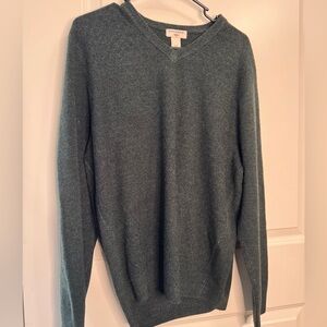 Dockers Men's V-Neck Sweater in Forest Green